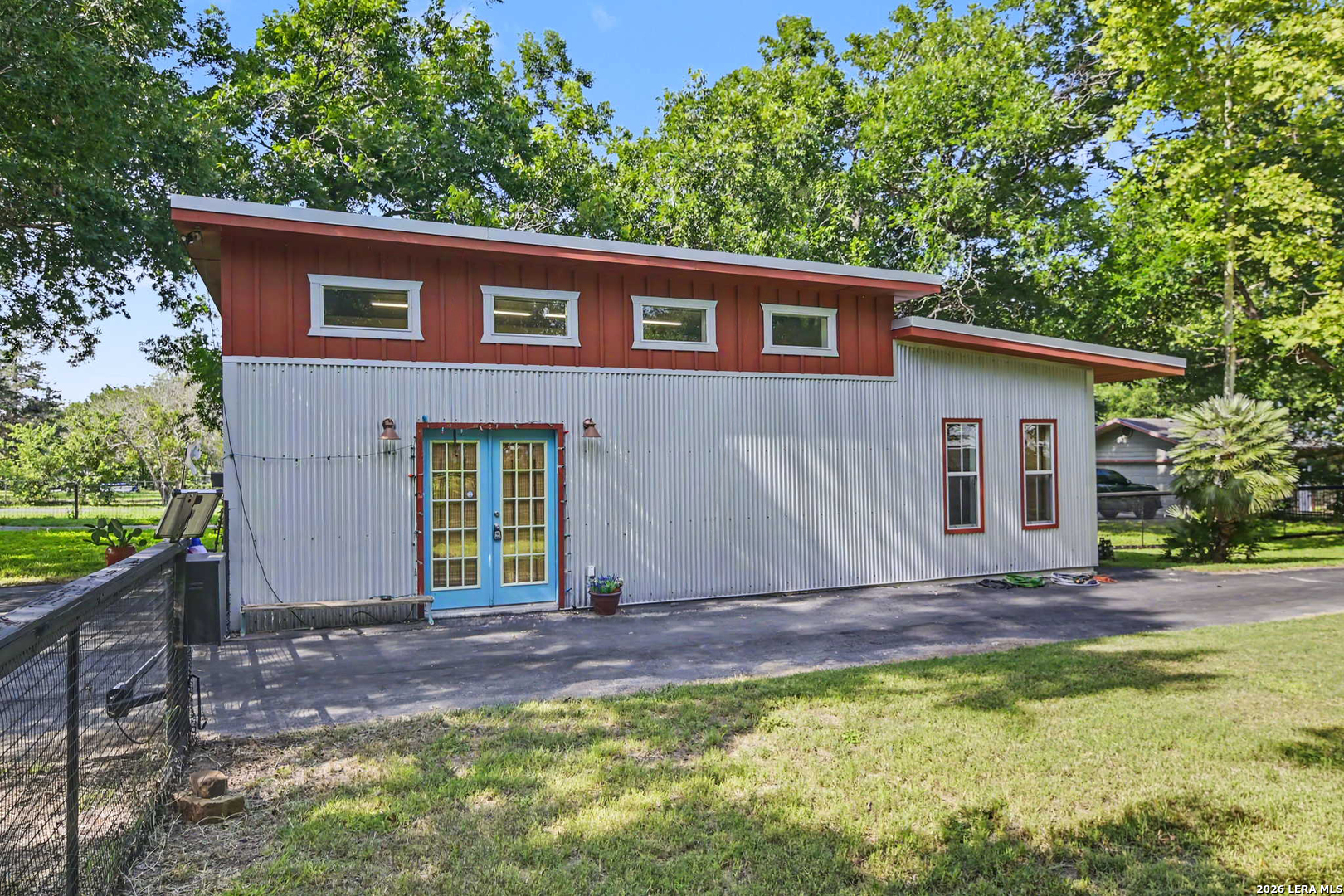 main property photo 25
