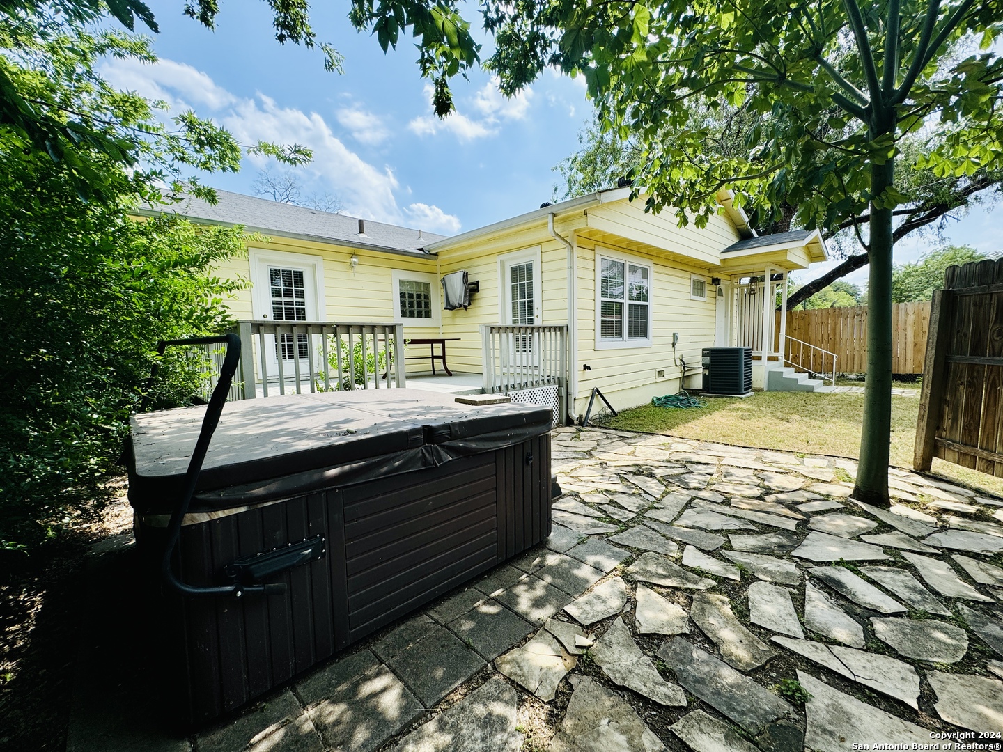 main property photo 13