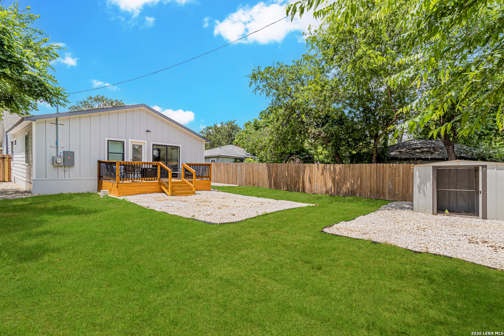main property photo 28