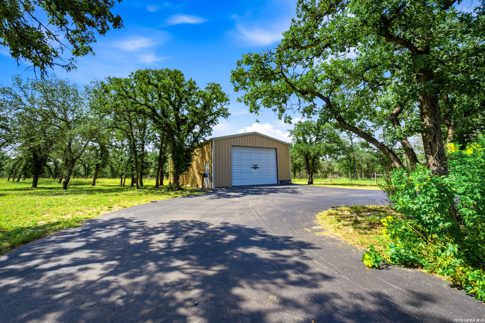 main property photo 28