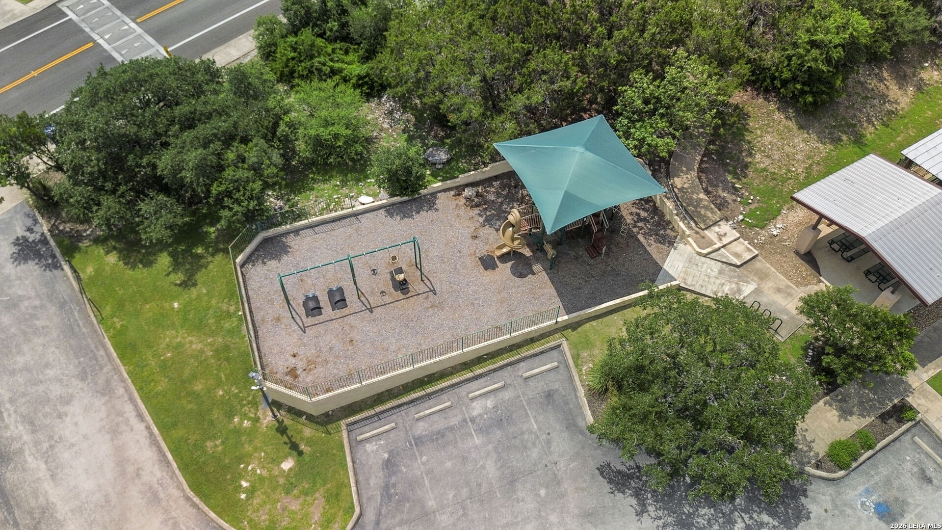 main property photo 40