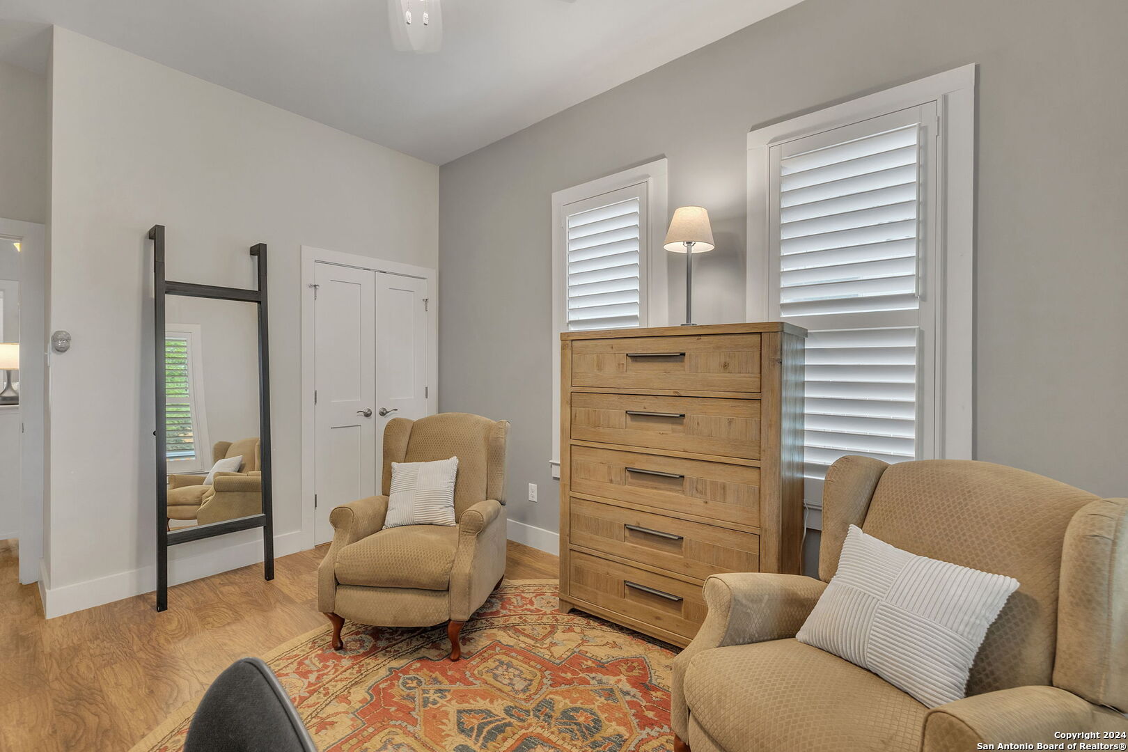 main property photo 28