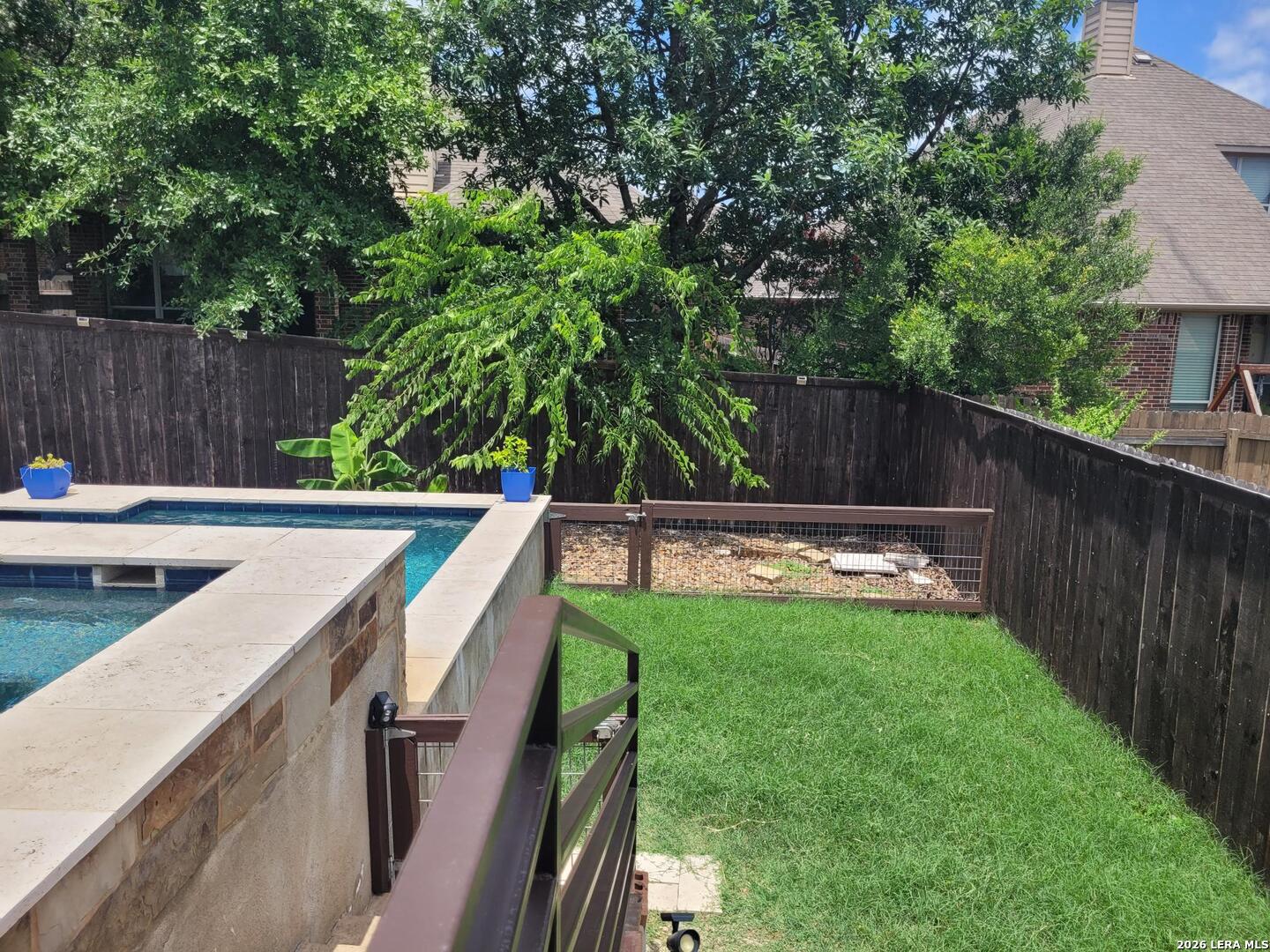 main property photo 28