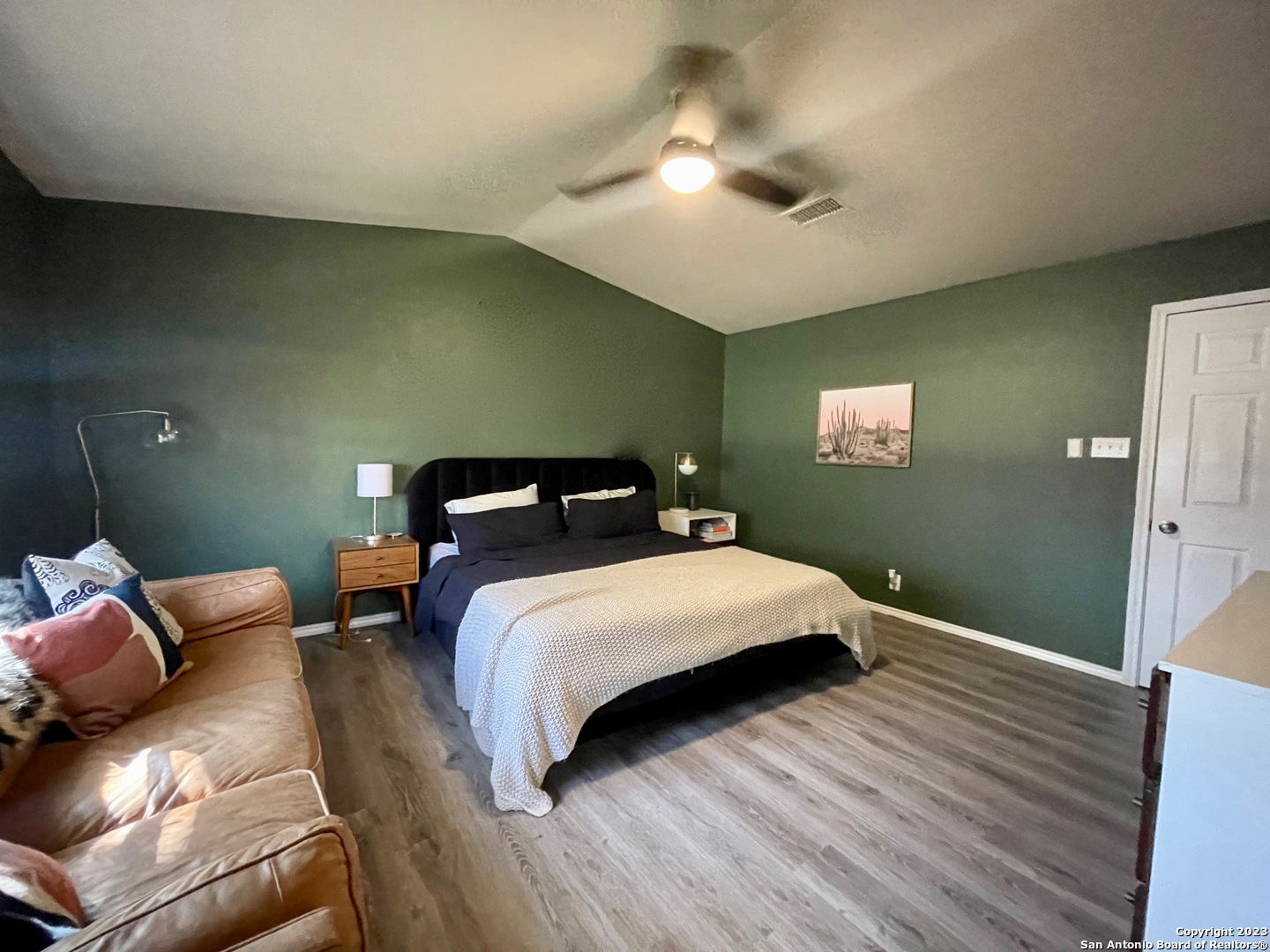 property viewer photo 10