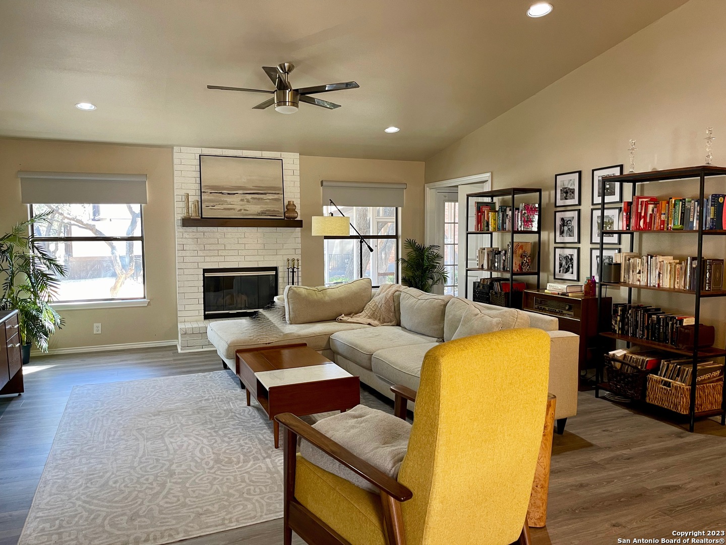 property viewer photo 6