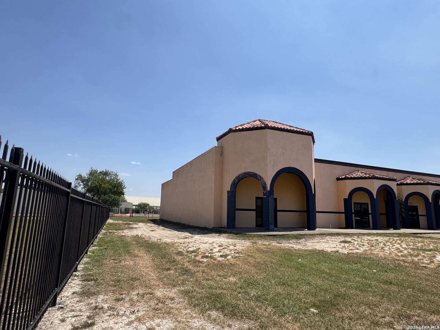 main property photo 6