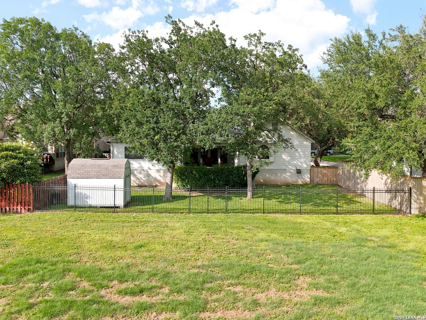 main property photo 28