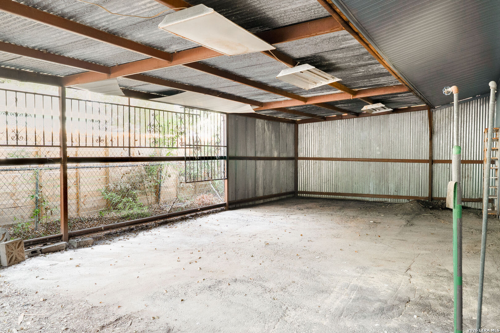 main property photo 32