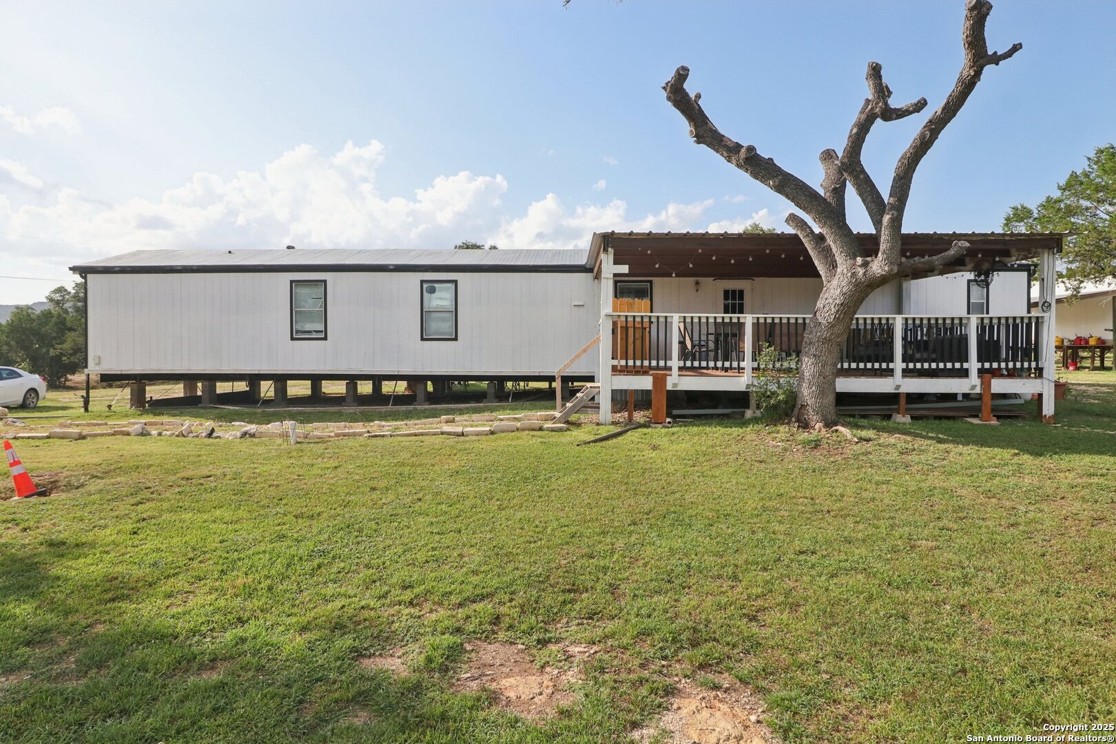 main property photo 30