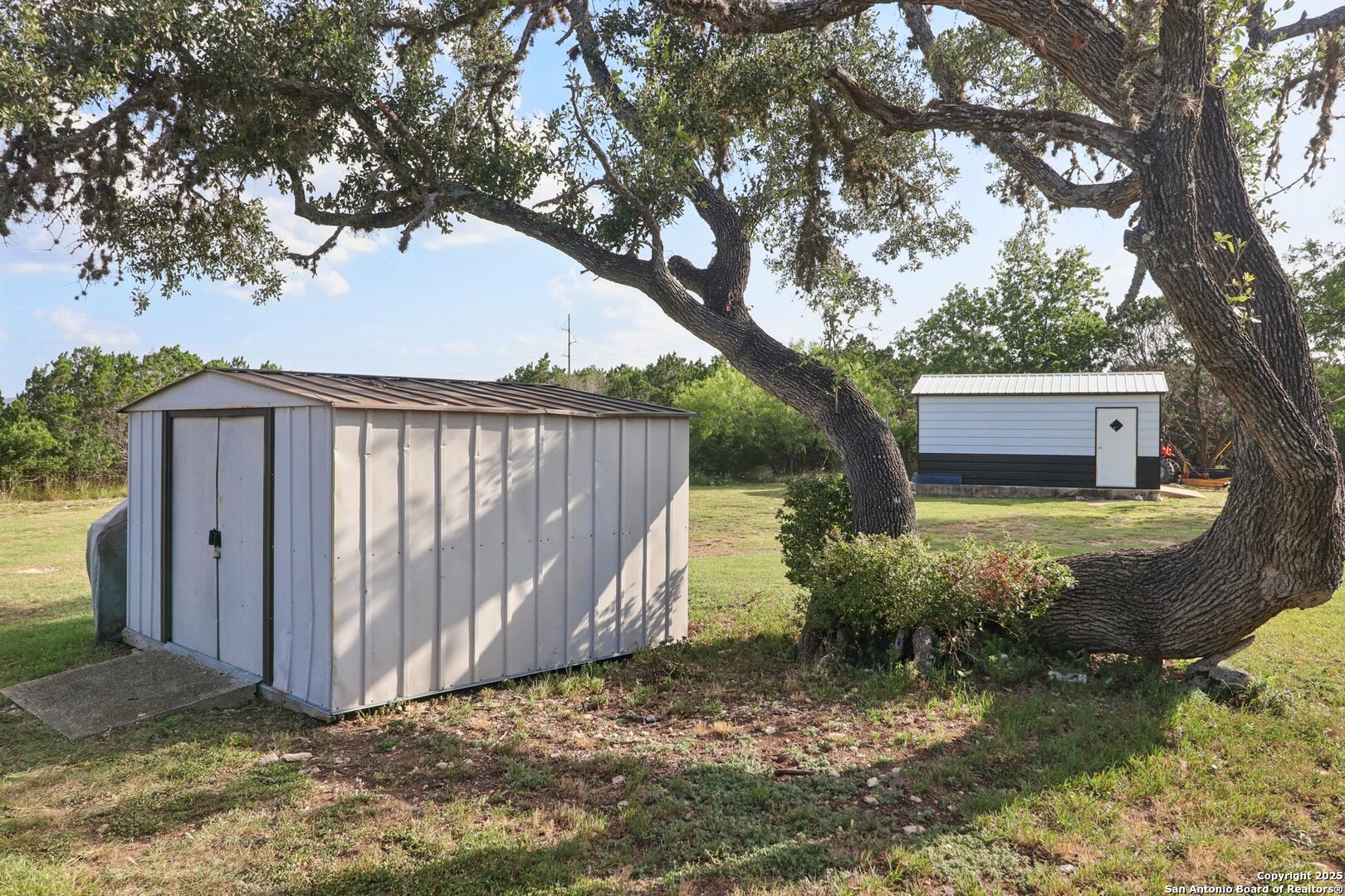 main property photo 6