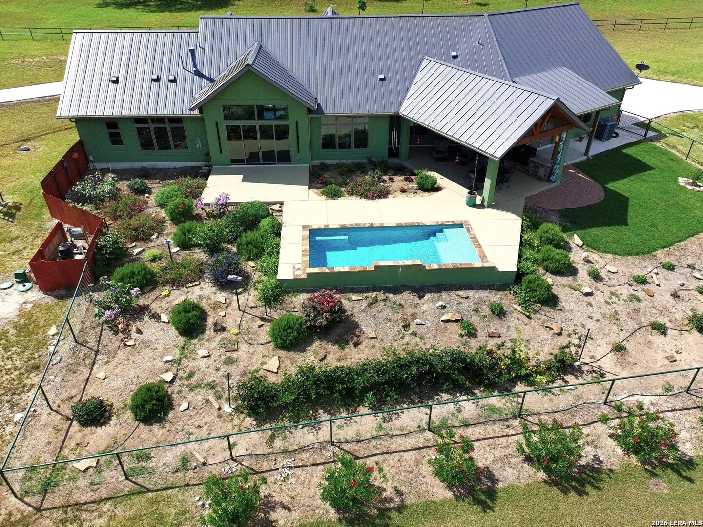 main property photo 34