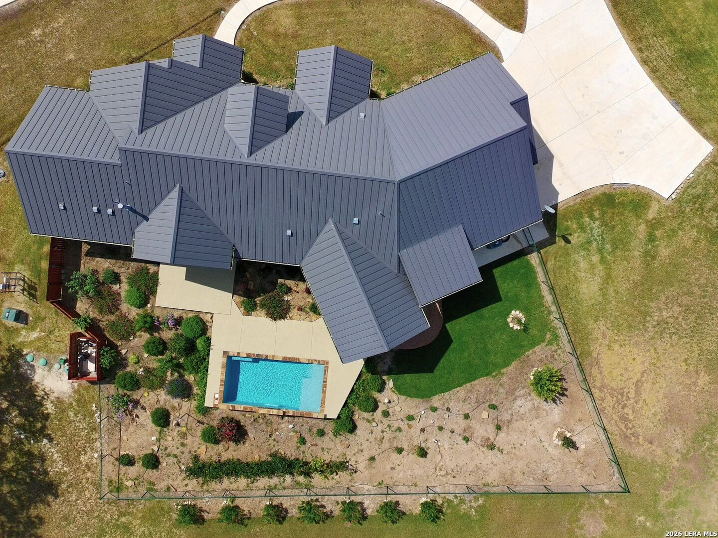 main property photo 35