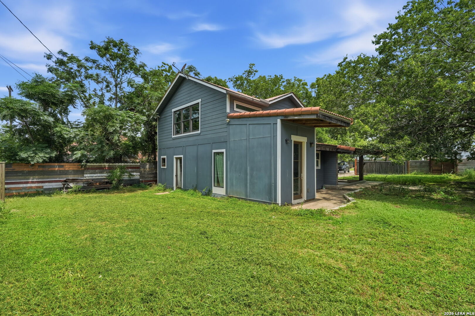 main property photo 32