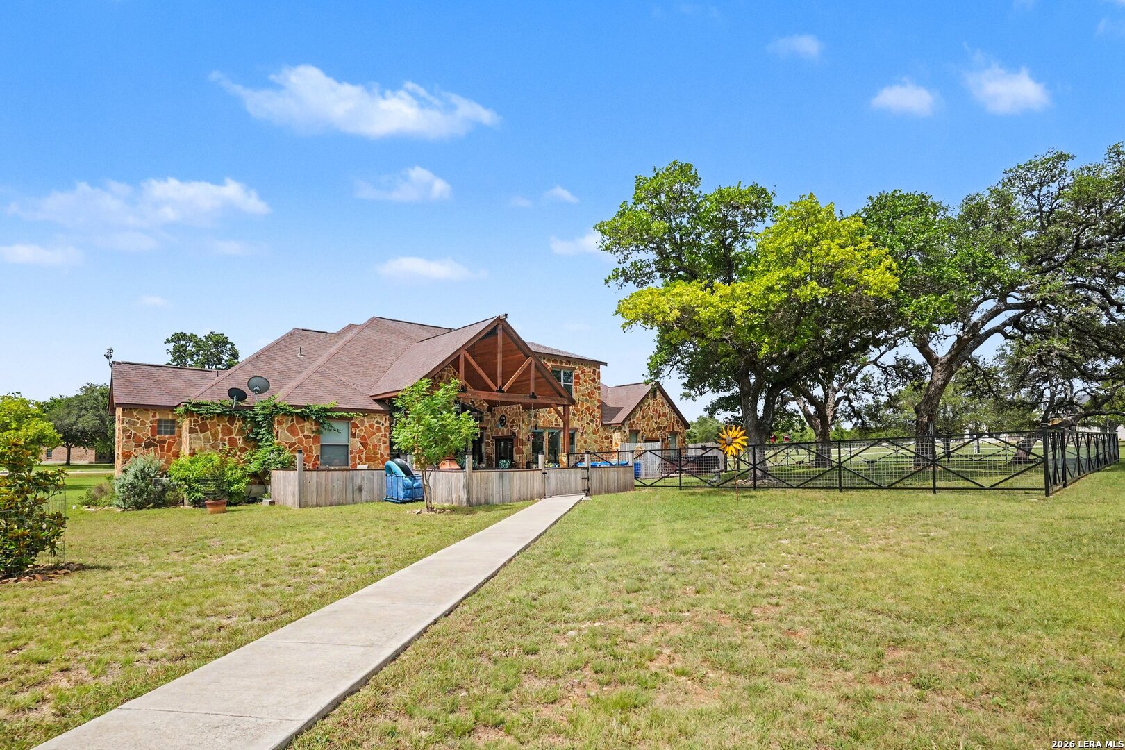 main property photo 41