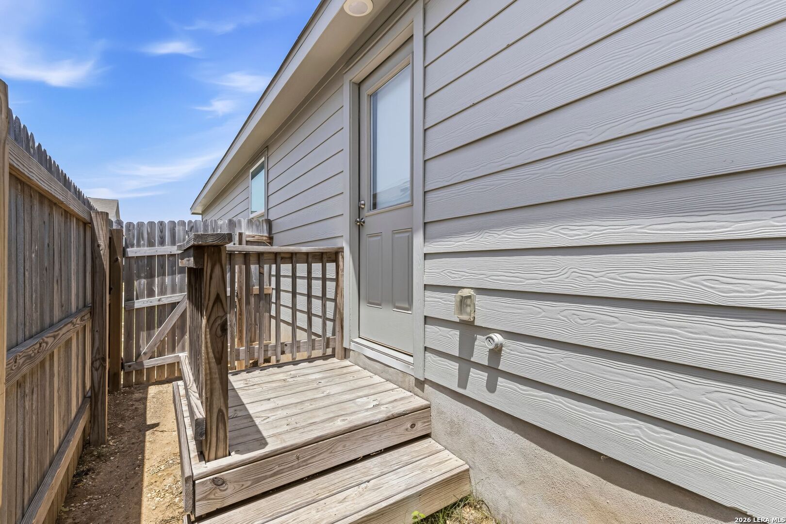 main property photo 17