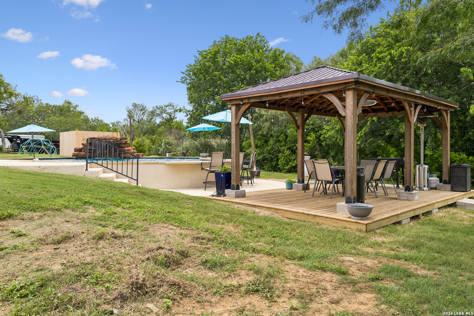 main property photo 41