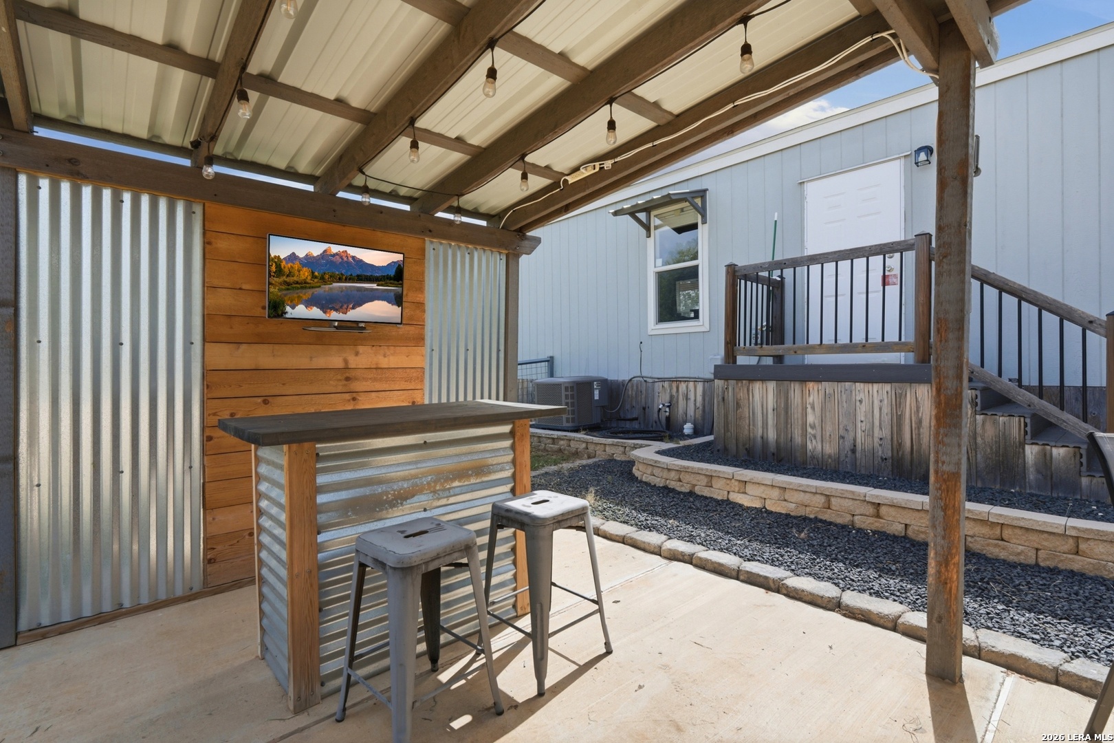 main property photo 23