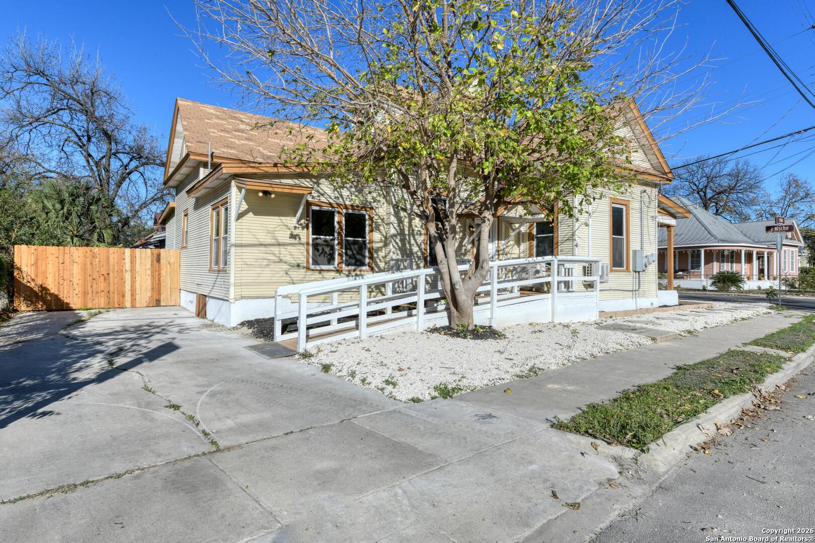 main property photo 33