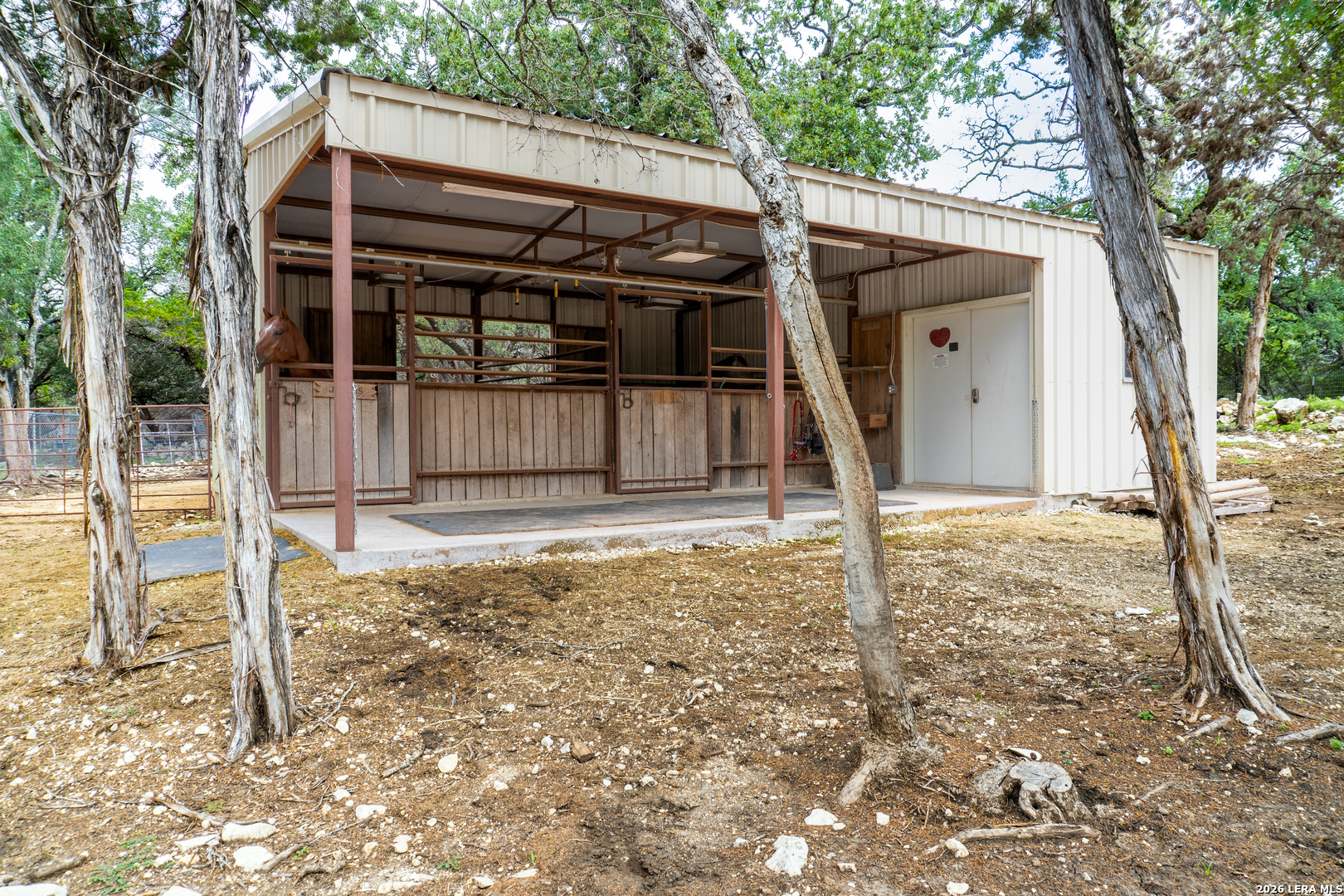 main property photo 29