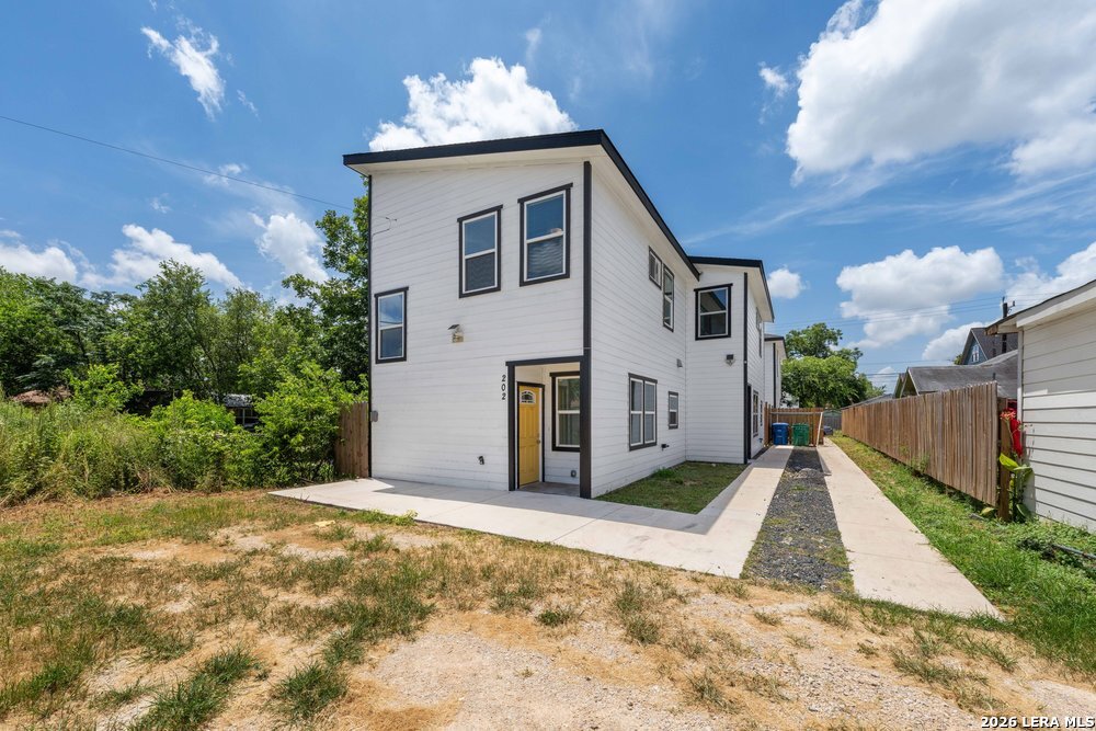 main property photo 28