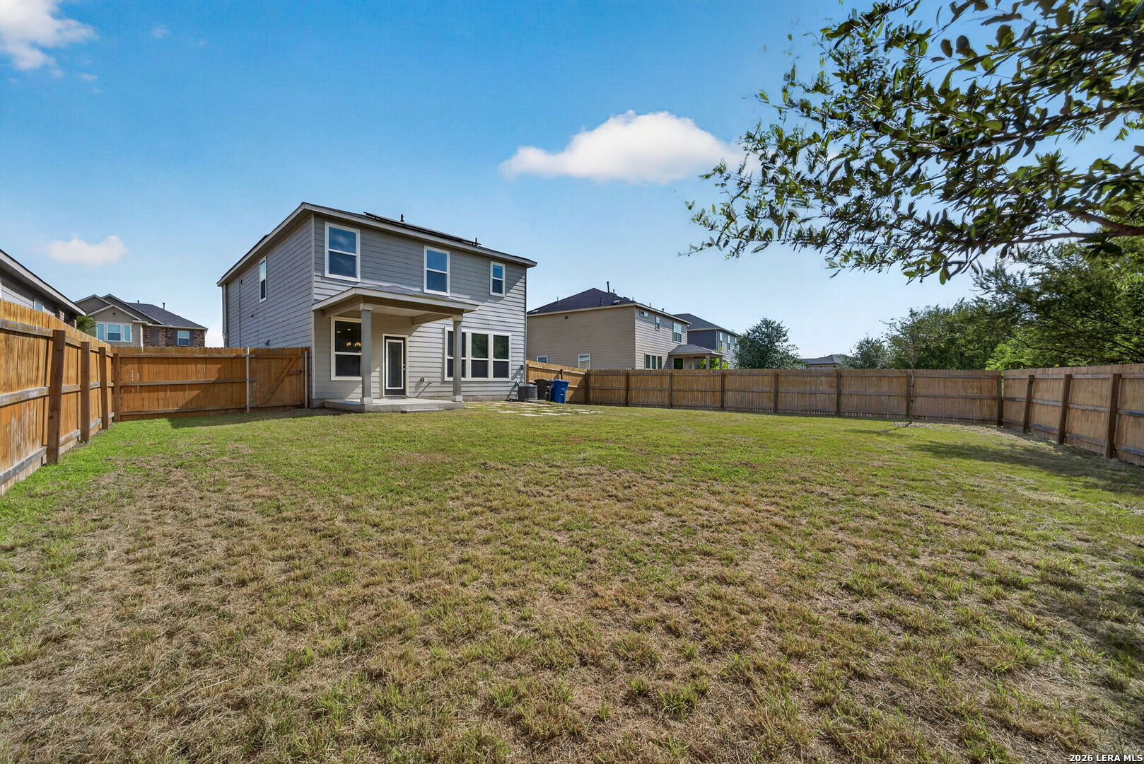 main property photo 28