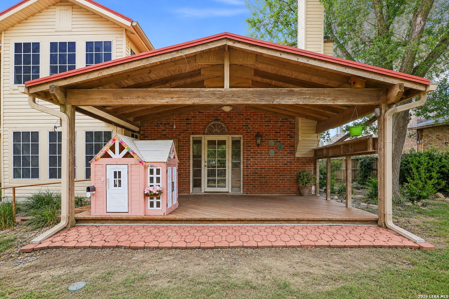 main property photo 32