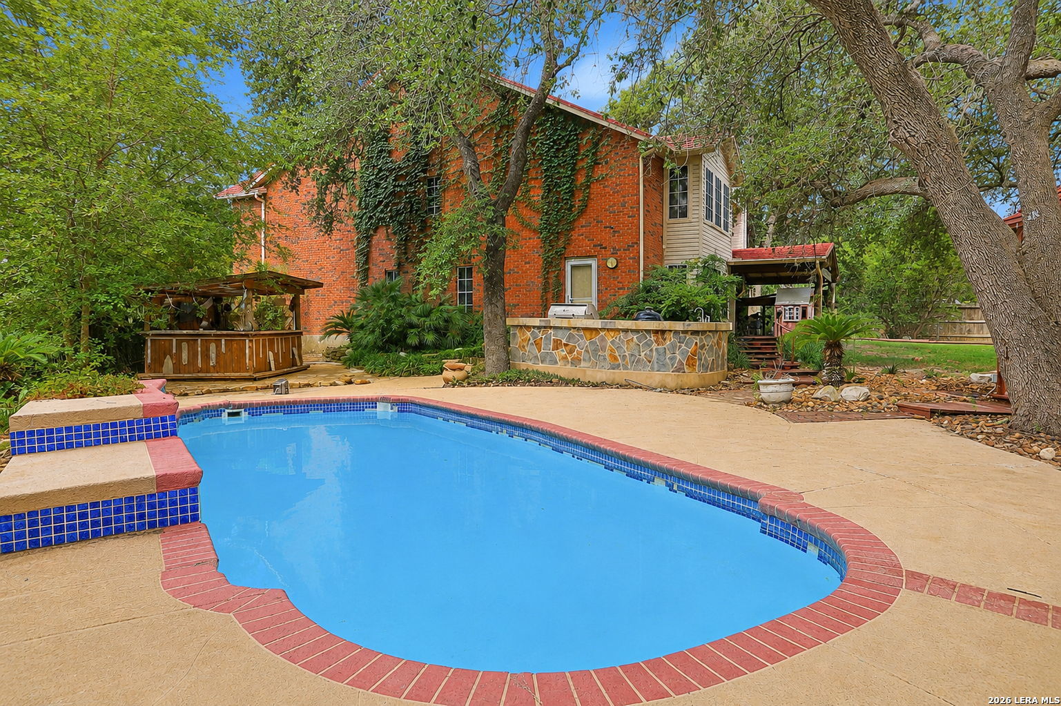 main property photo 40