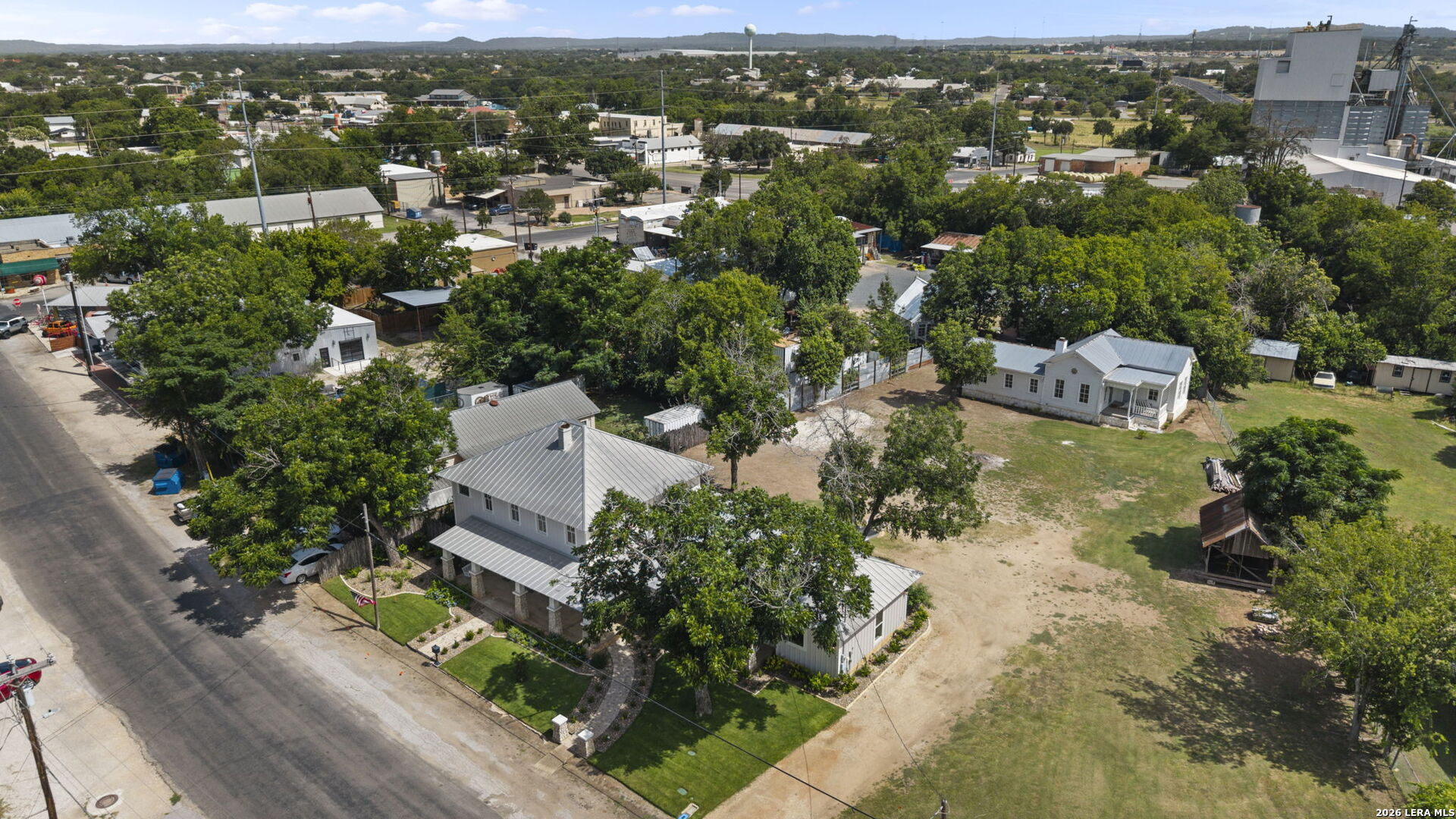 main property photo 37