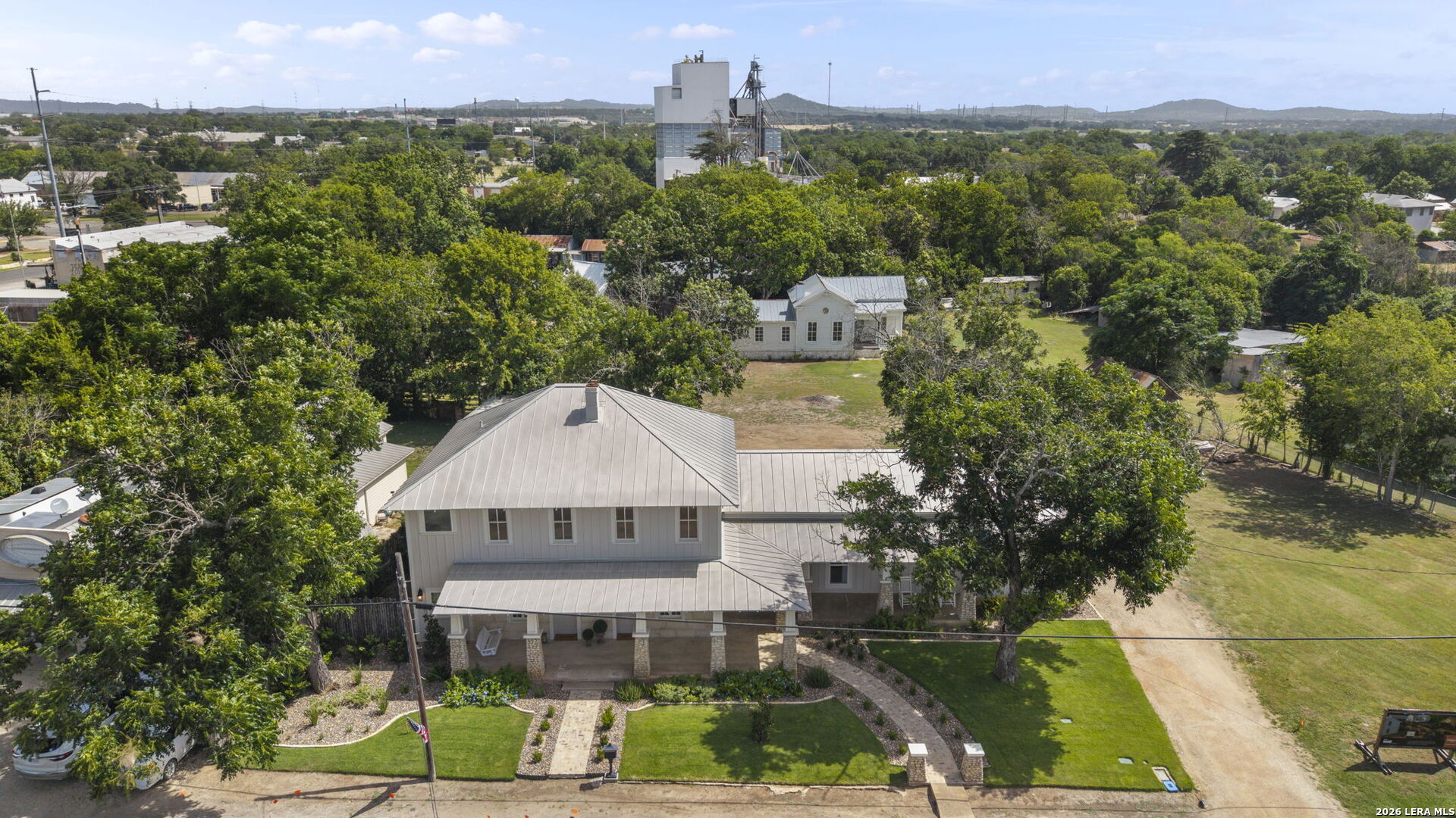 main property photo 4