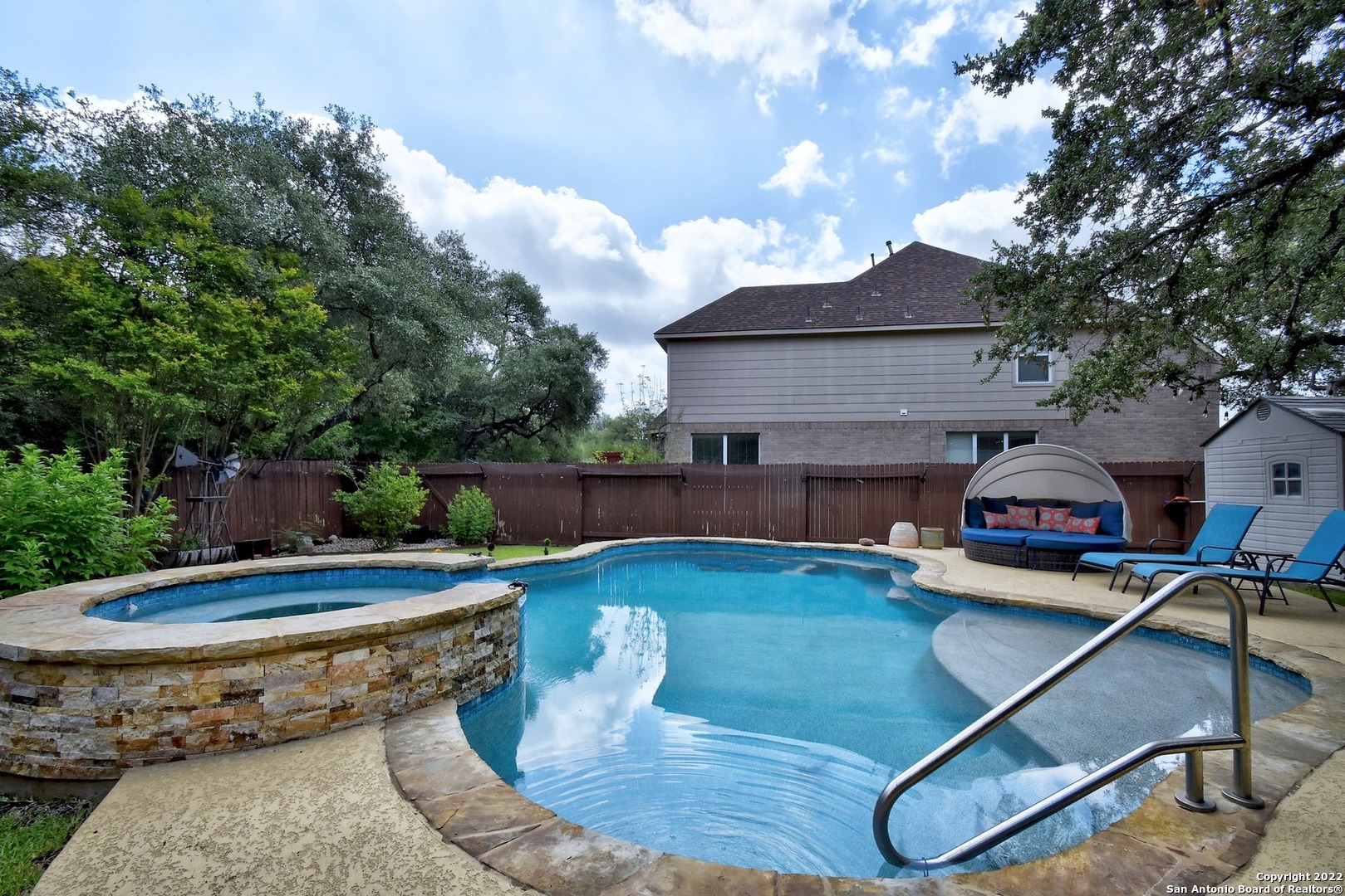 main property photo 33