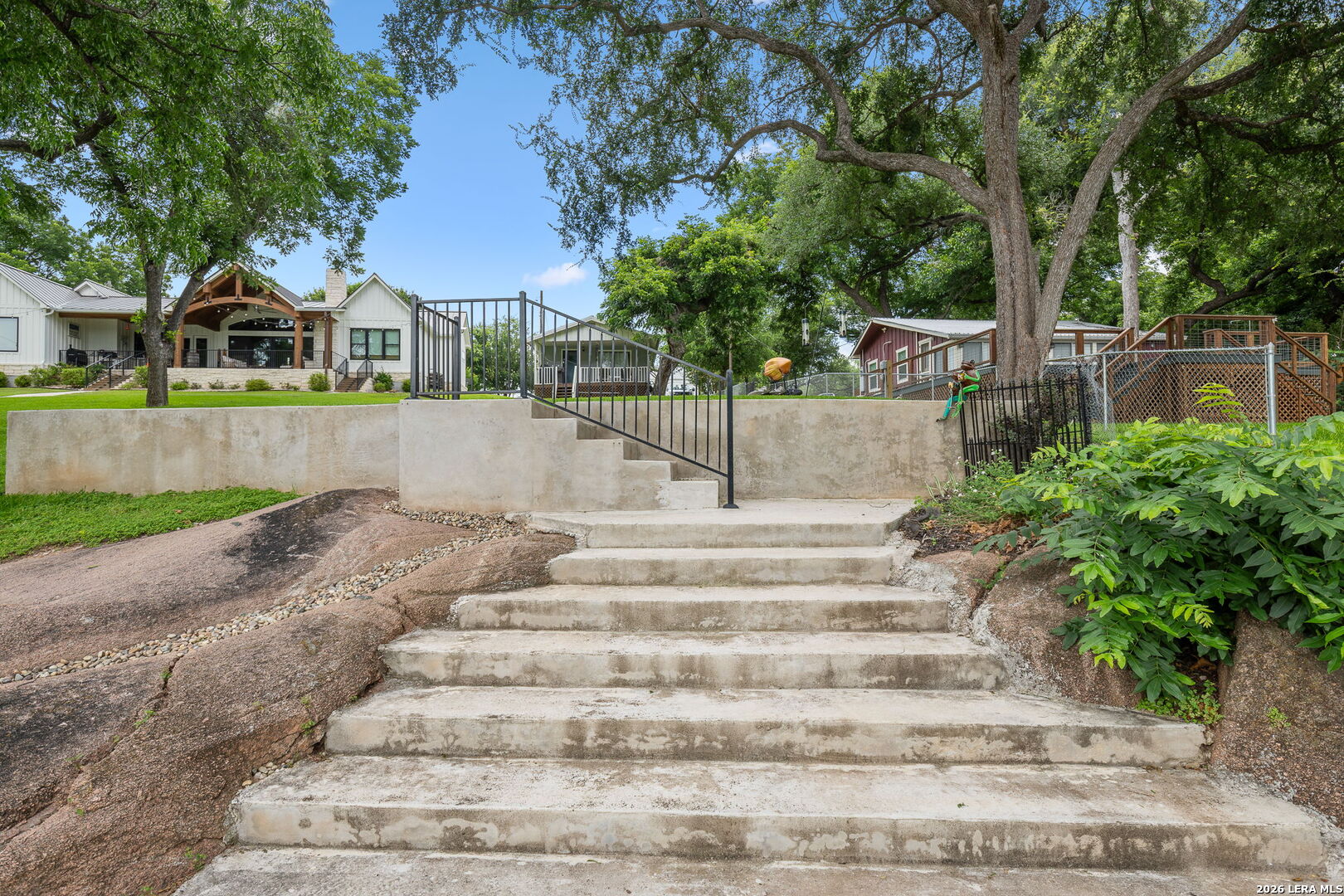 main property photo 33