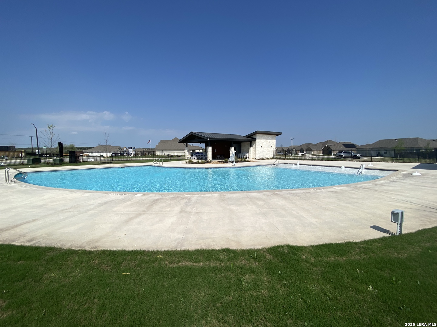 main property photo 25