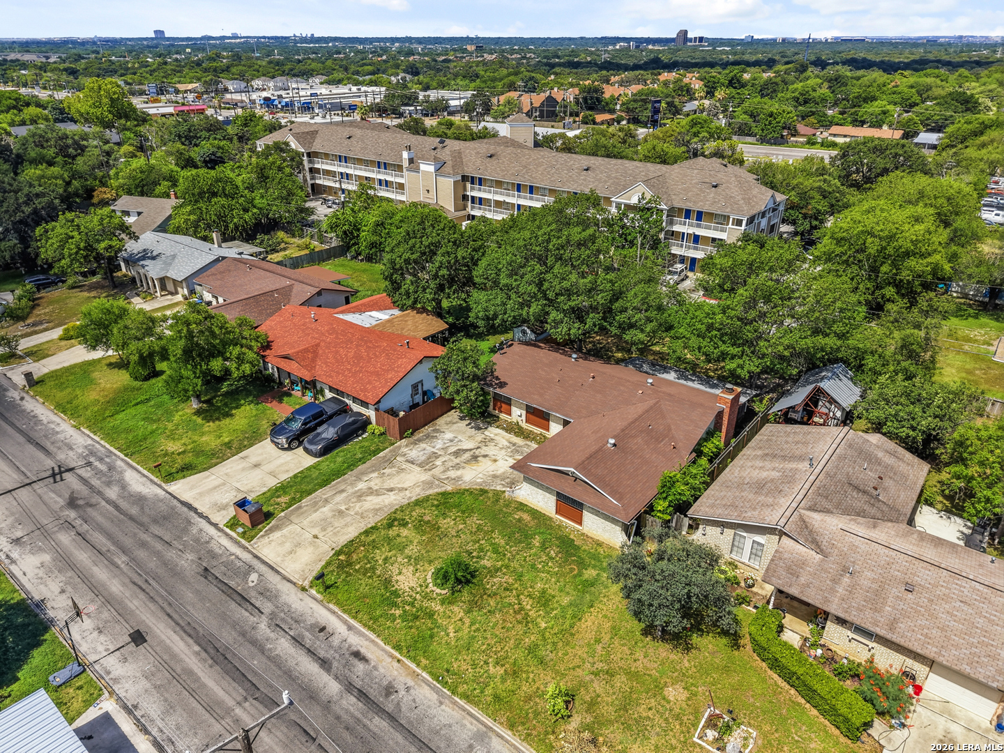 main property photo 28