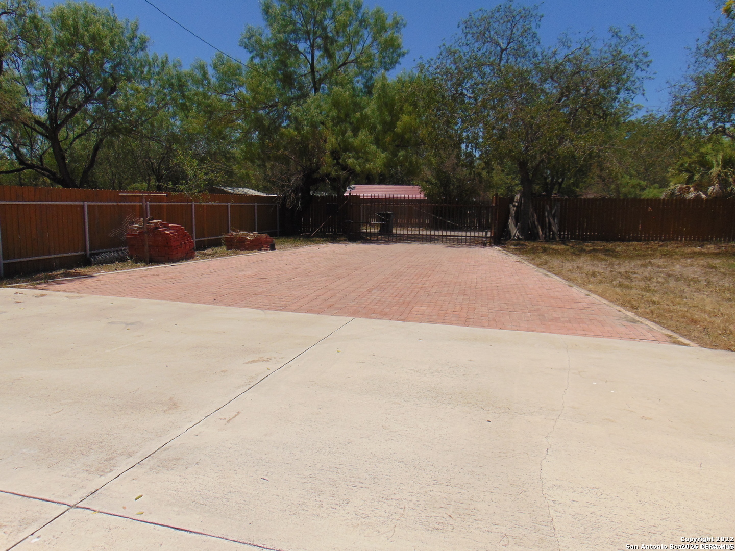 main property photo 30