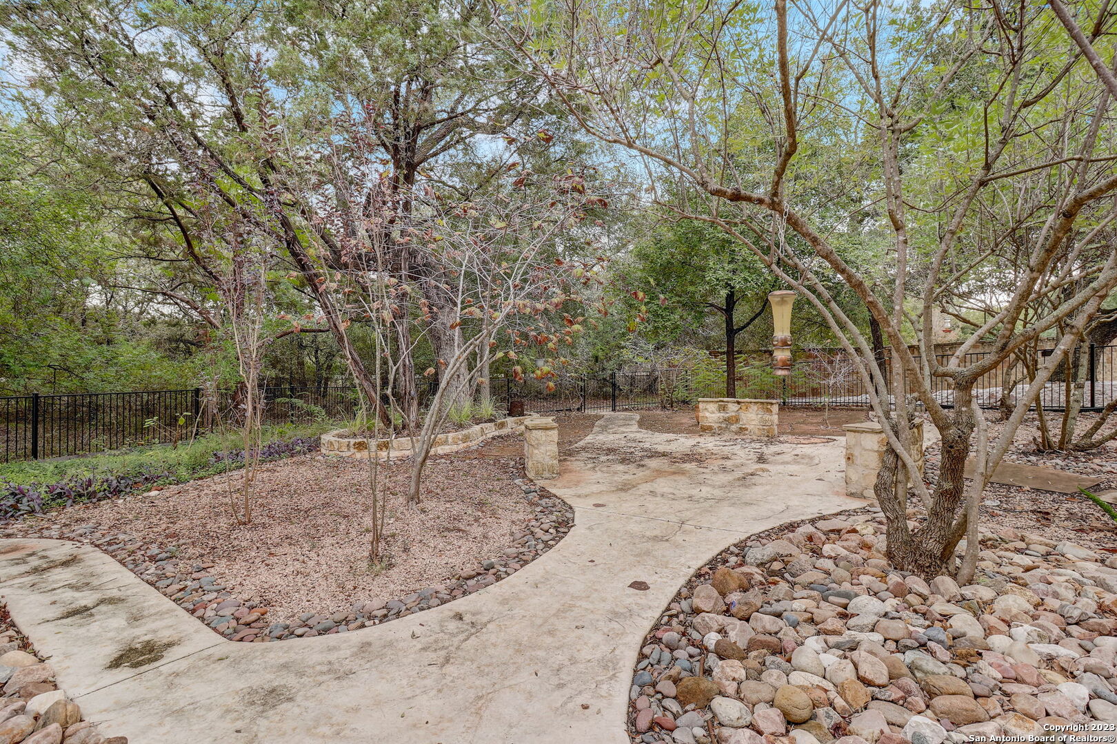main property photo 33