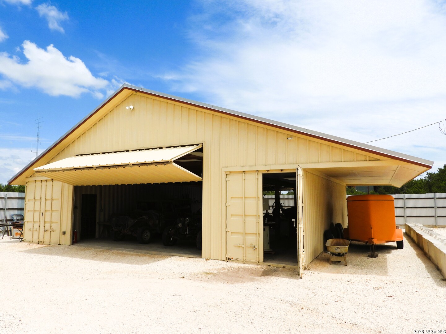 main property photo 40