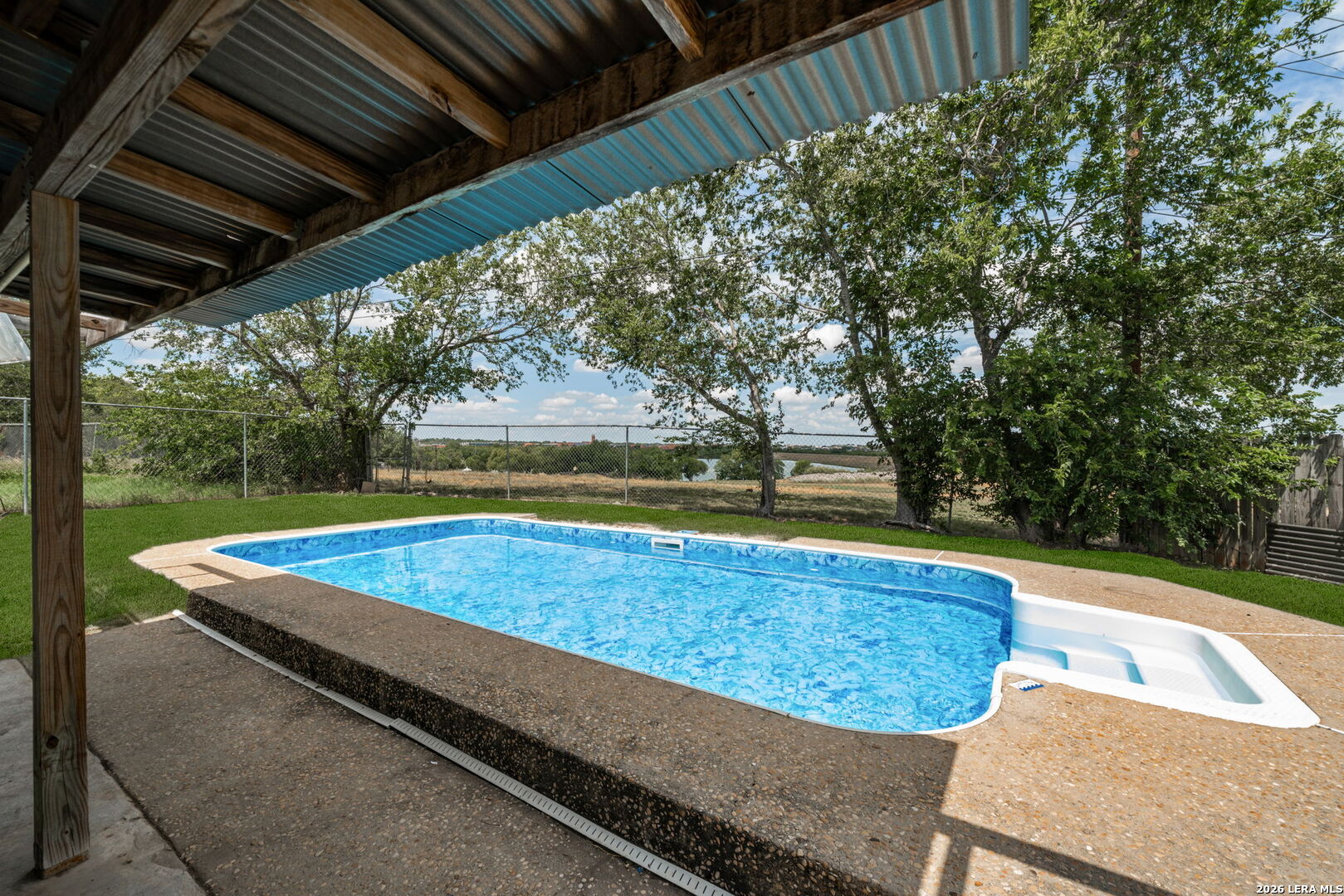 main property photo 16
