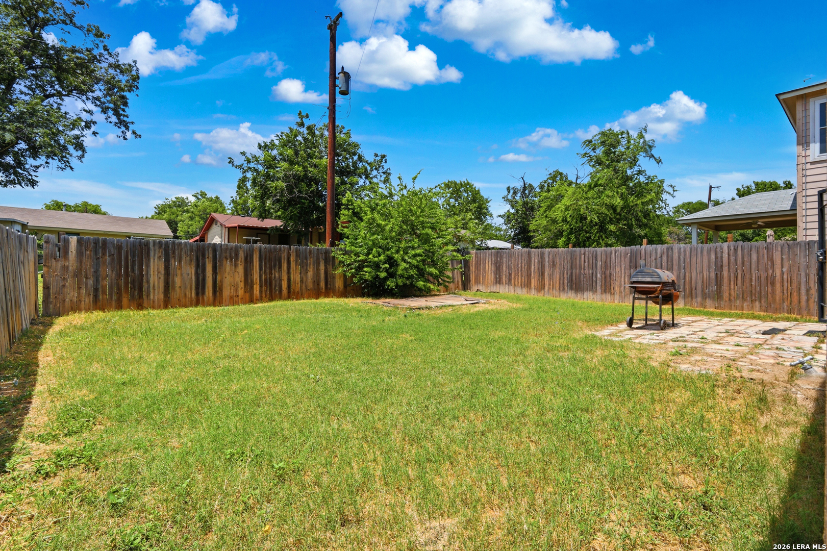 main property photo 28