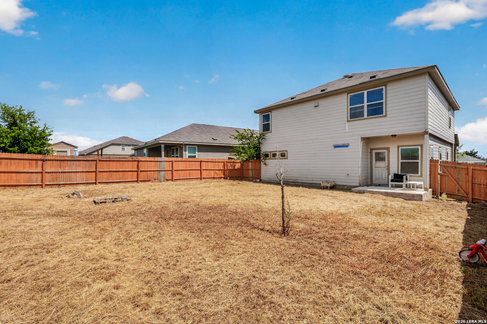 main property photo 30