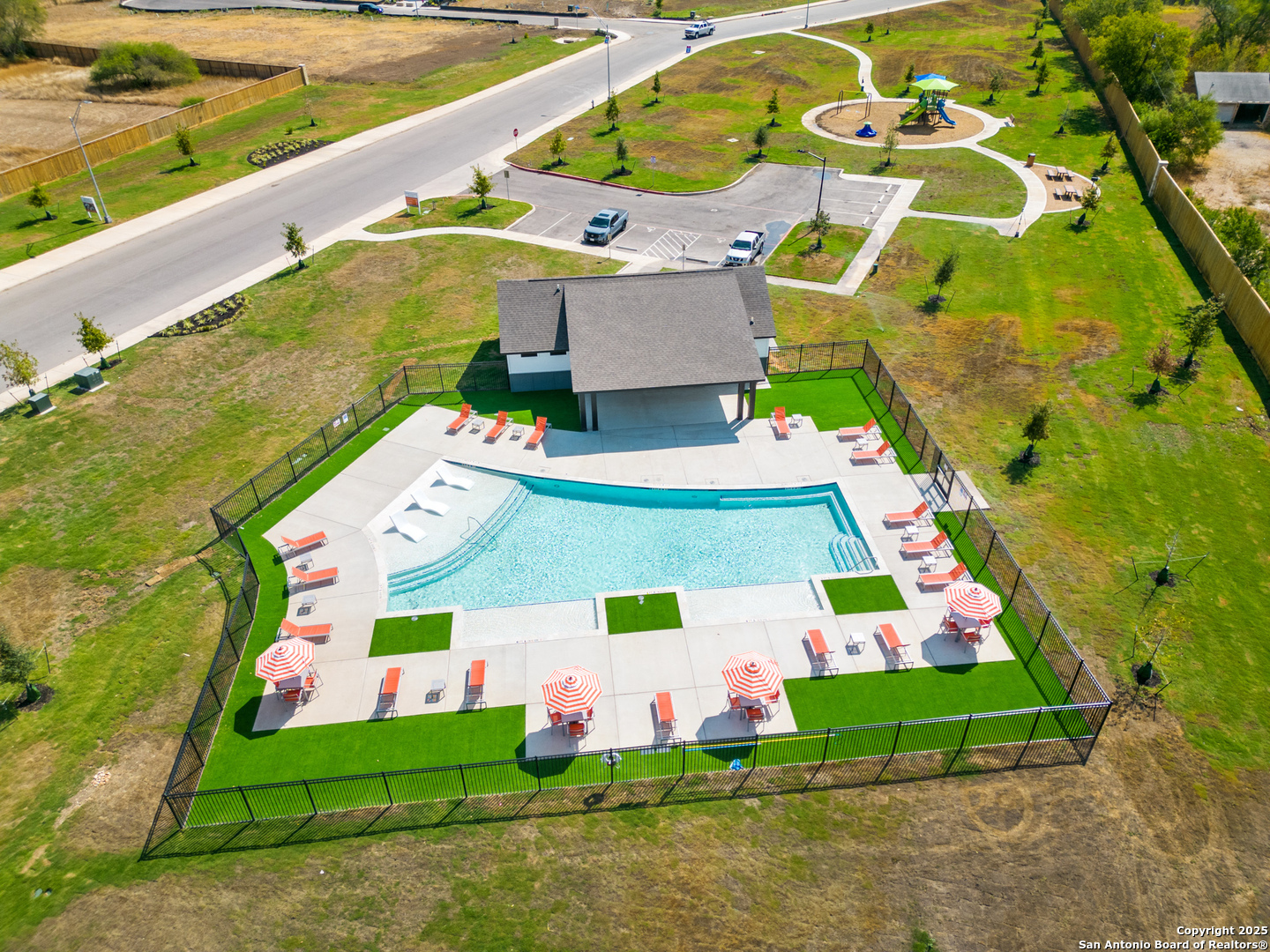 main property photo 30