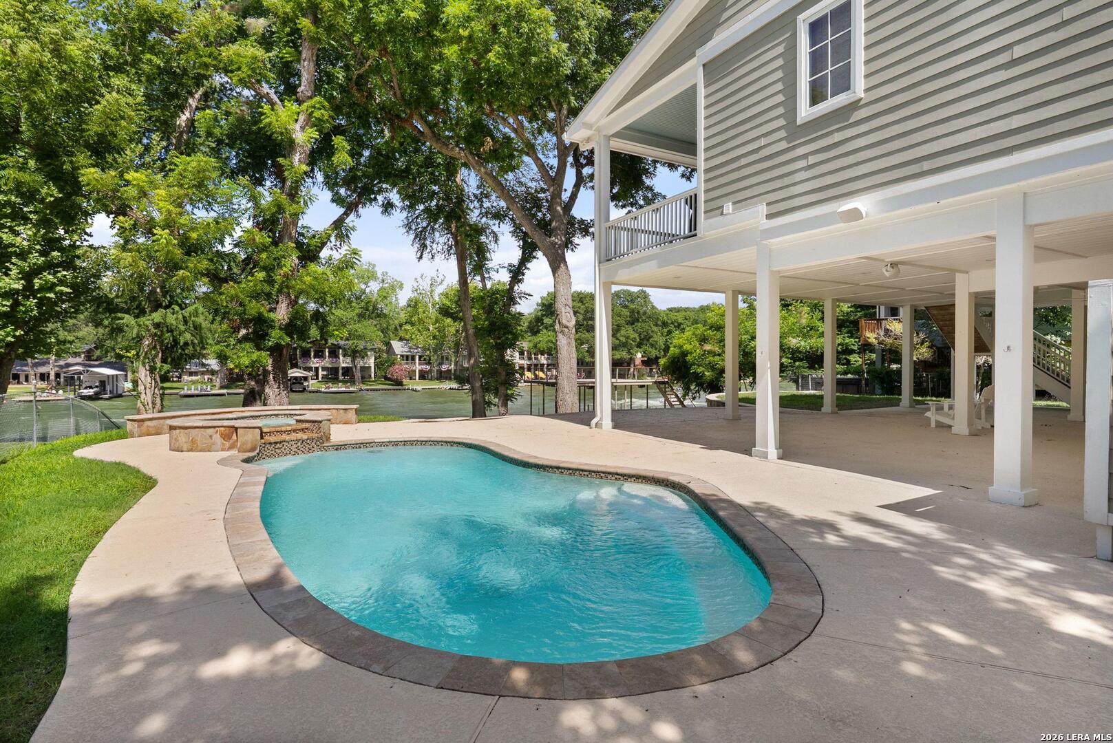 main property photo 10