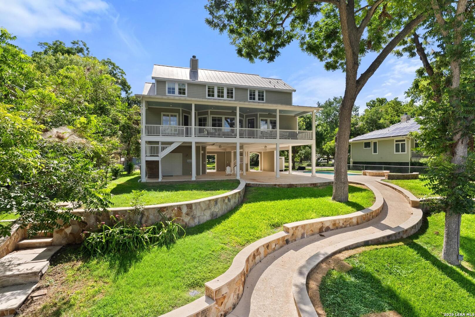 main property photo 9