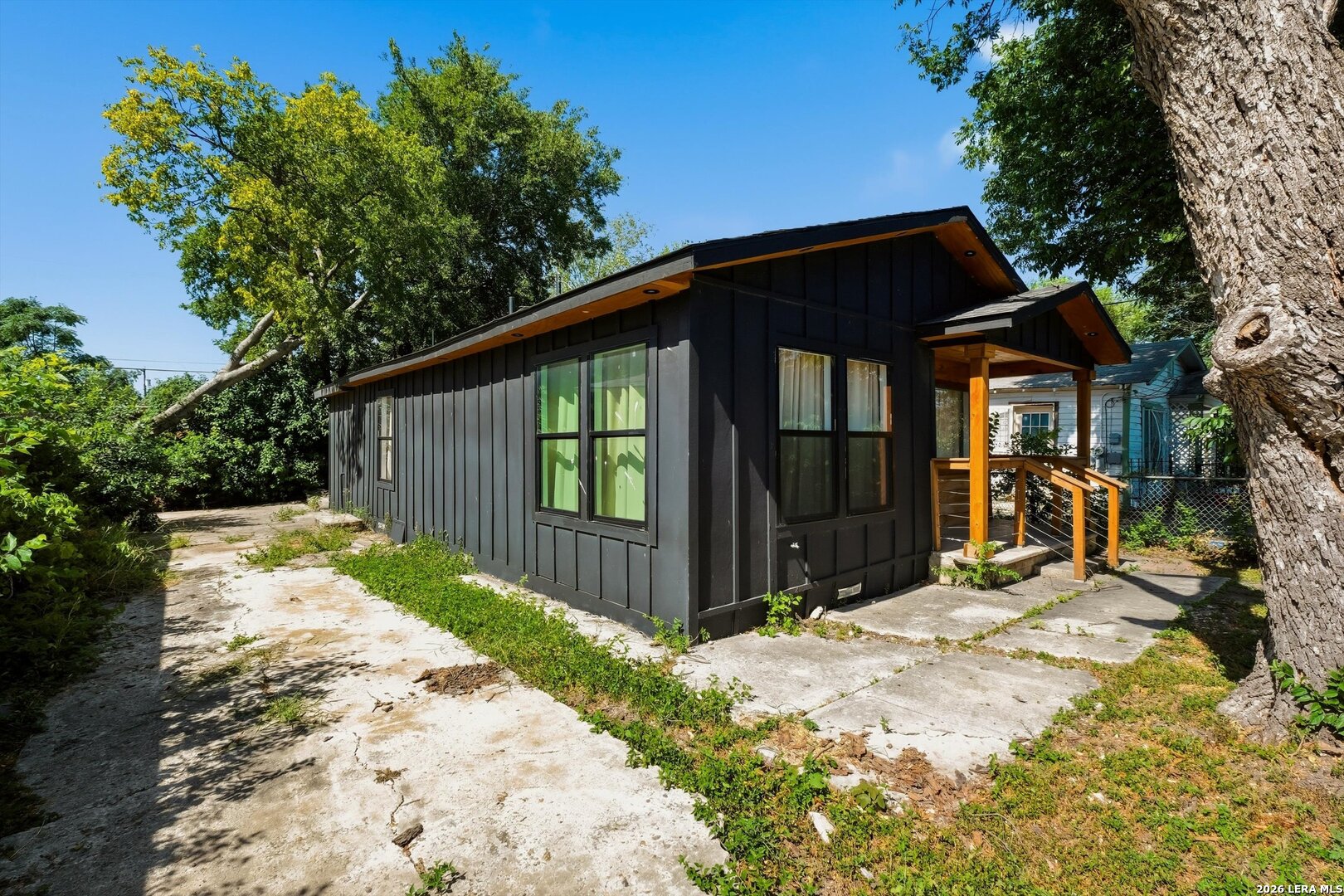 main property photo 37