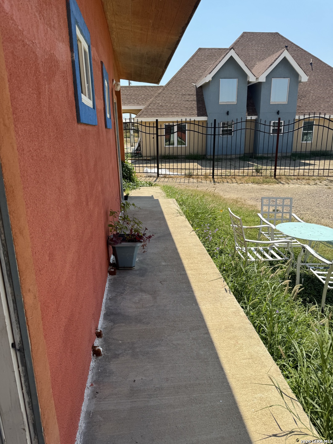 main property photo 6