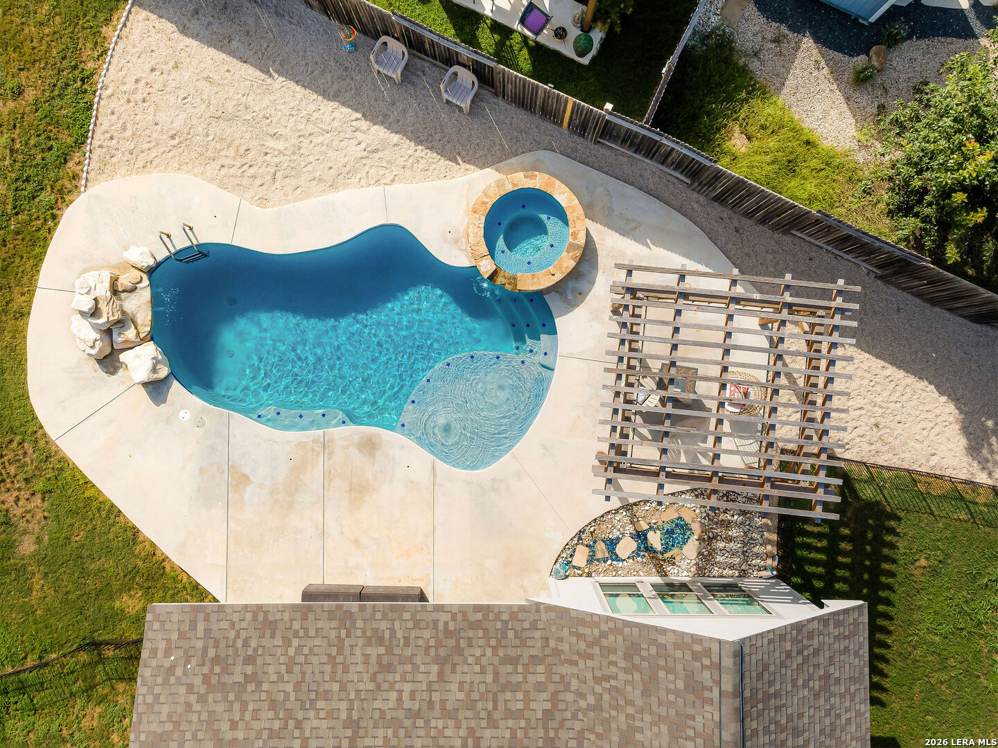 main property photo 41