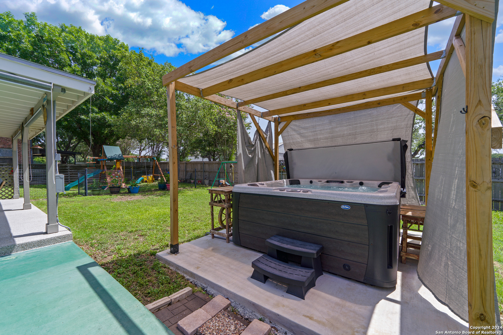 main property photo 16