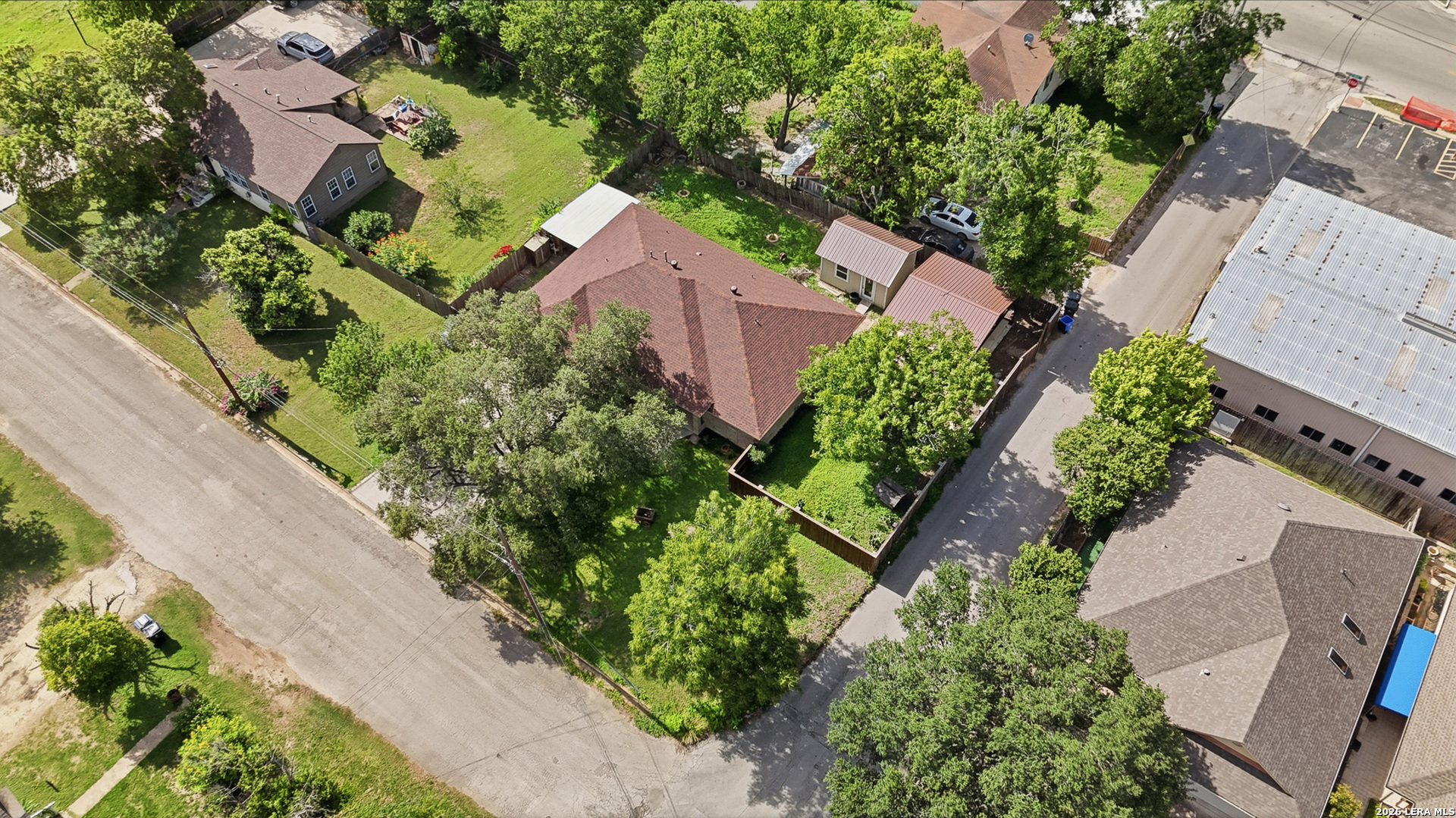 main property photo 30