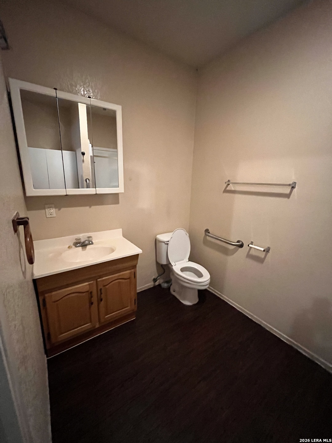main property photo 11