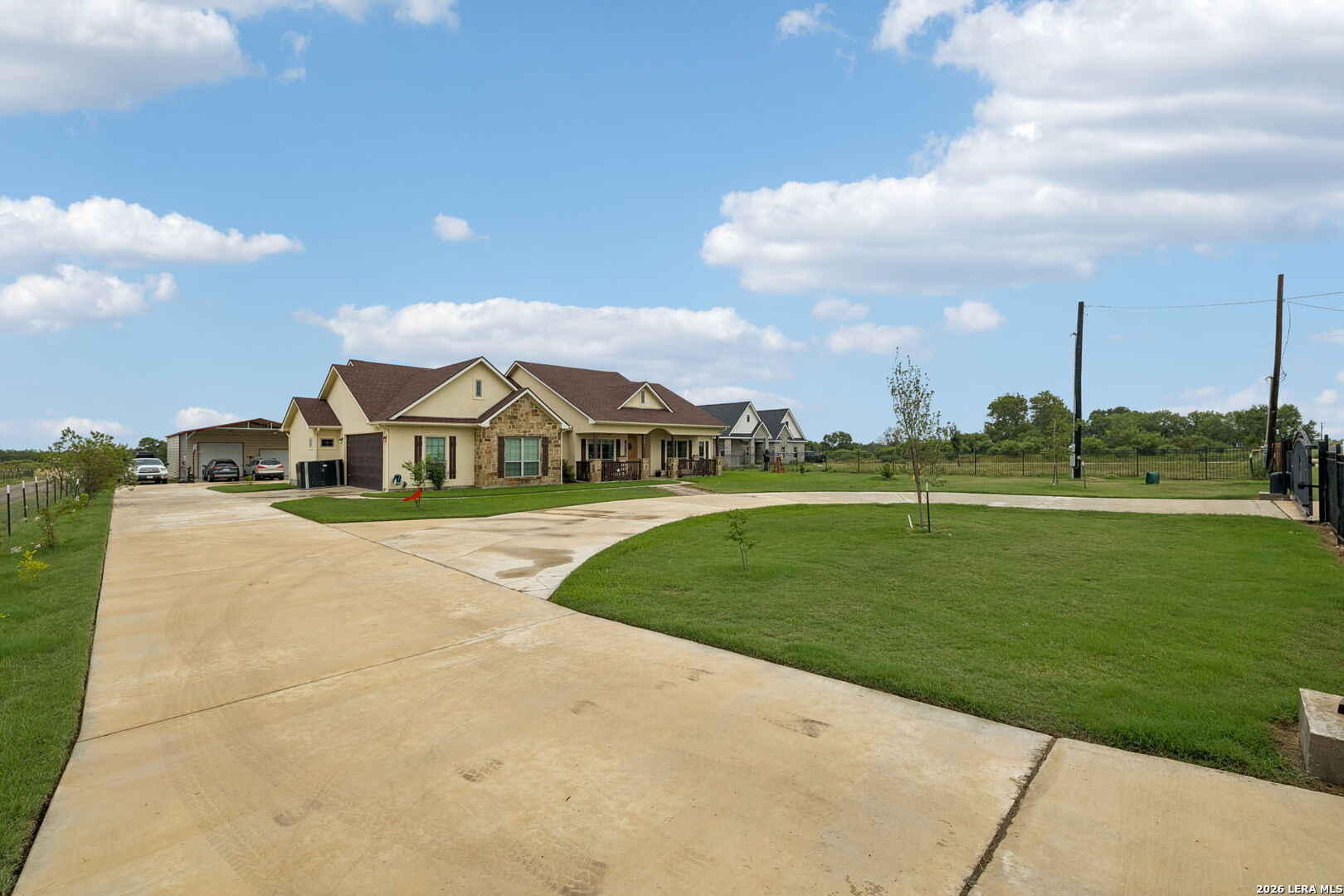 main property photo 3