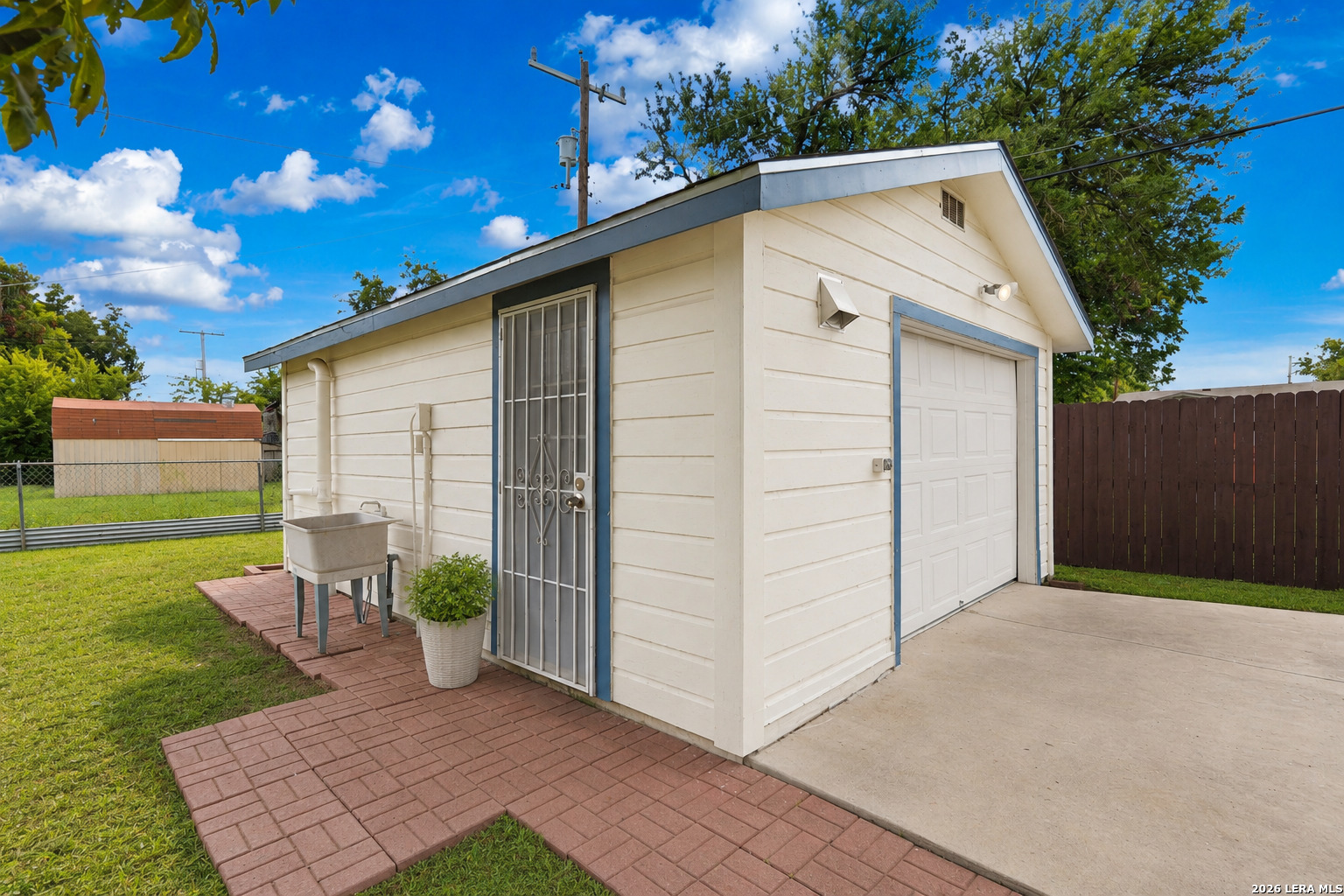 main property photo 15
